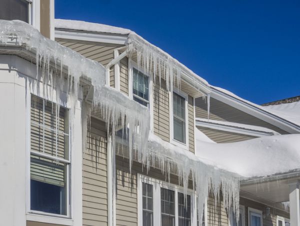 Ice dams and snow on roof and gutters | Spengler Industries